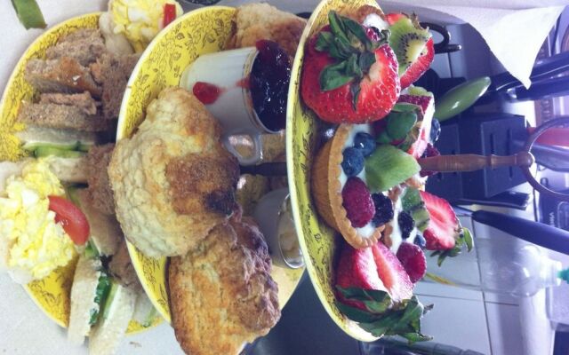 Summerhill Manor Bed and Breakfast and Tea Room