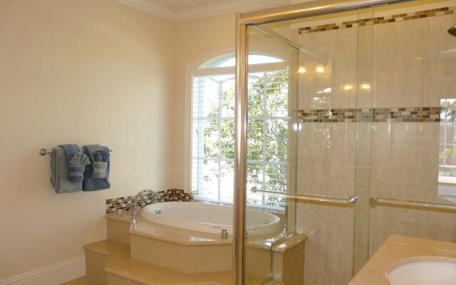 Pet-friendly Waterfront Home With Heated Pool and spa