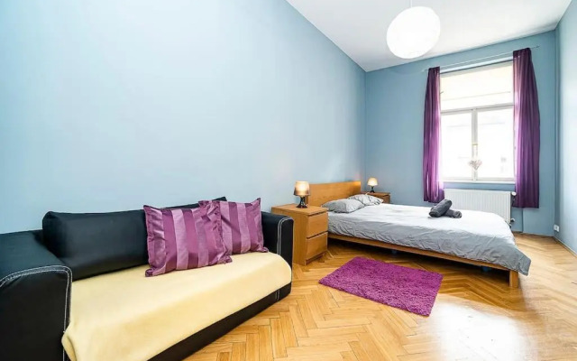 Cozy and sunny apartment in uptown