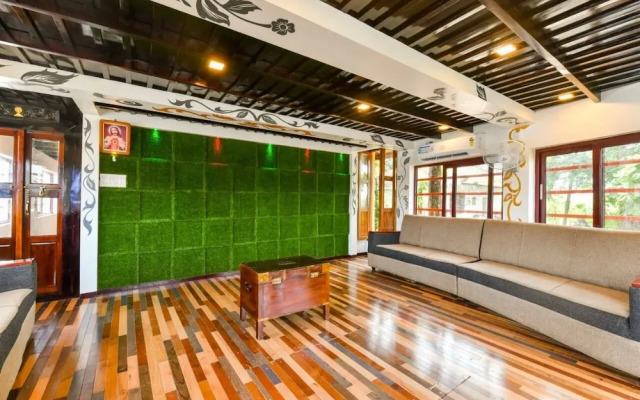 Sreekrishna Houseboat