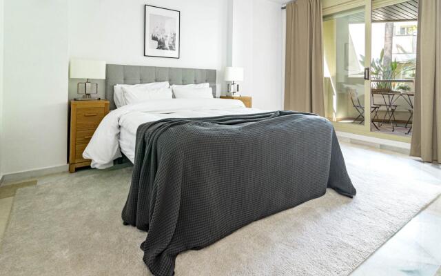 FA - Fabulous Apartment with in and outdoor Pool