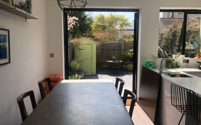 3 Bedroom Townhouse By Gloucester Road