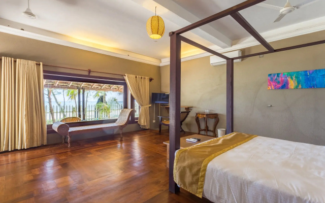Azure Tides Marari