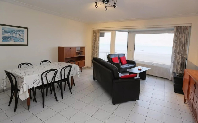 Apartment on Belgium Seawall, Central Location