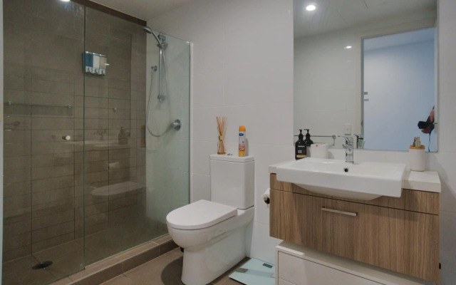 Luxury 2 Bedroom Apartment - Adelaide CBD