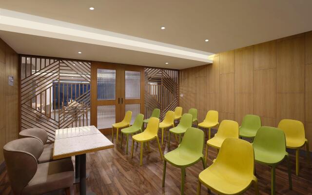 Holiday Inn Express Ahmdabad Prahlad Nagar by IHG