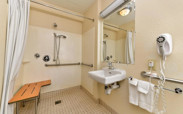 Red Roof Inn PLUS+ Secaucus - Meadowlands - NYC
