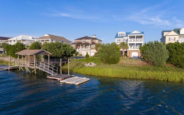 The Boat - 8 Br Home