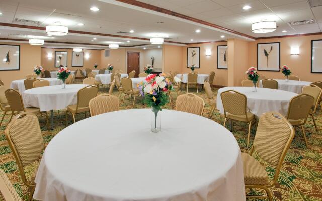 Holiday Inn Express Hotel & Suites Fredericksburg by IHG