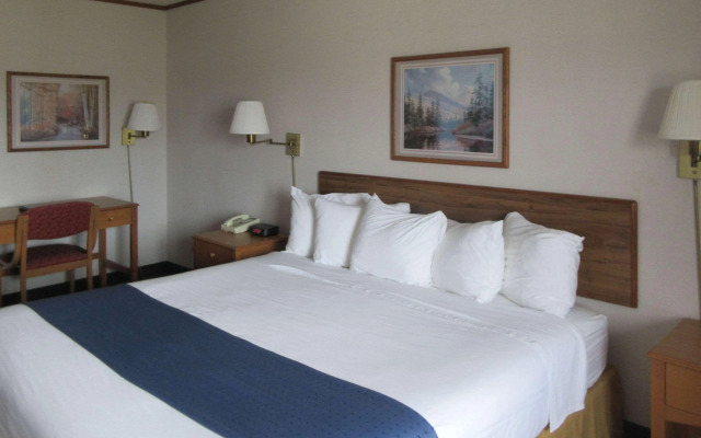 Days Inn by Wyndham Mackinaw City/Bridgeview Area