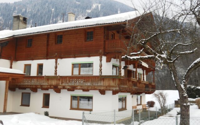 Splendid Apartment In Uderns Near The Hochzillertal Ski Area