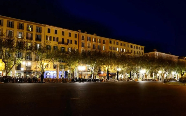 Riviera Hotel