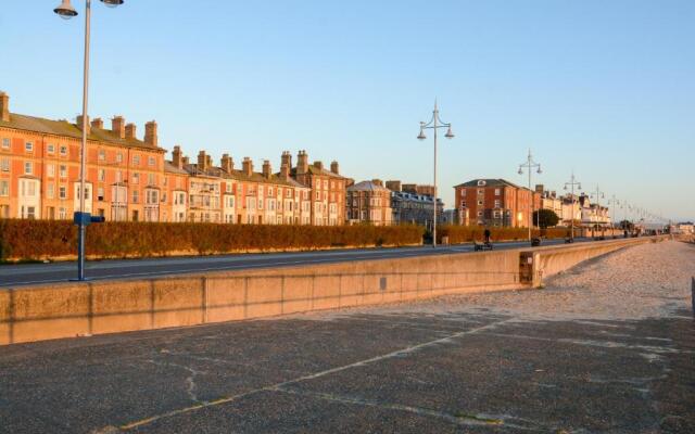 Sea Views Stunning 2 Bedroom Apartment #