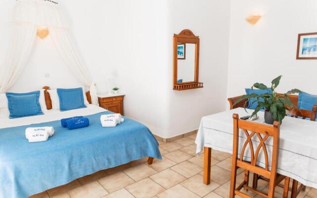 Almyra Oia Suites