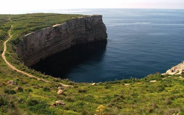 Seaview Apartment In Fort Cambridge, Sliema