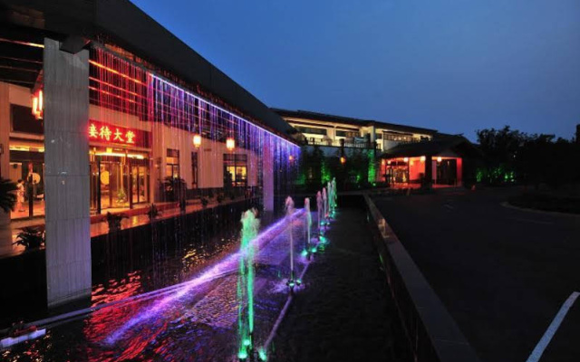 Slender West Lake Hot Spring Resort – Exterior – Yangzhou