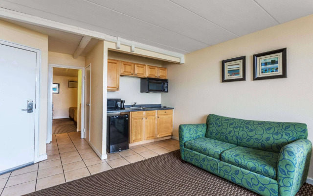 Travelodge by Wyndham Suites Virginia Beach Oceanfront