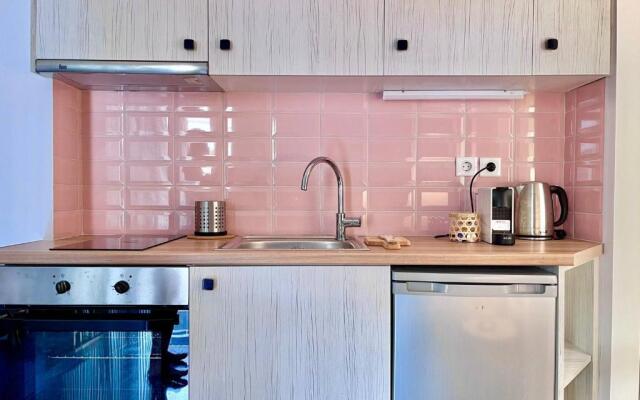 New Retropolitan Club - luxstay apt with terrace In Patras