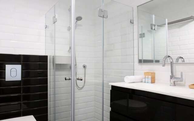 Cozy 2BR in Bezalel by HolyGuest