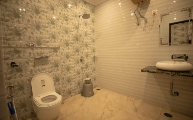 Hotel Gangotri Plaza