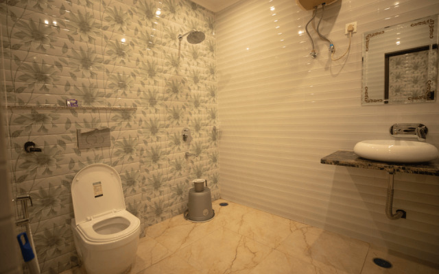 Hotel Gangotri Plaza