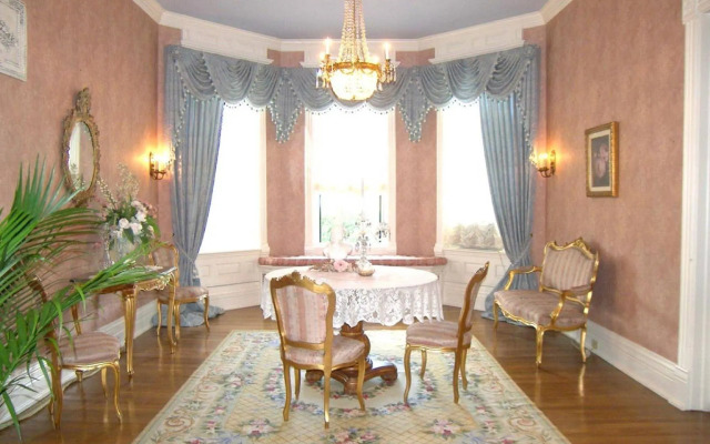 Alexander Mansion Bed and Breakfast