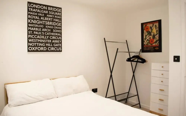 Sunny 1 Bedroom Apartment In Fun Neighbourhood