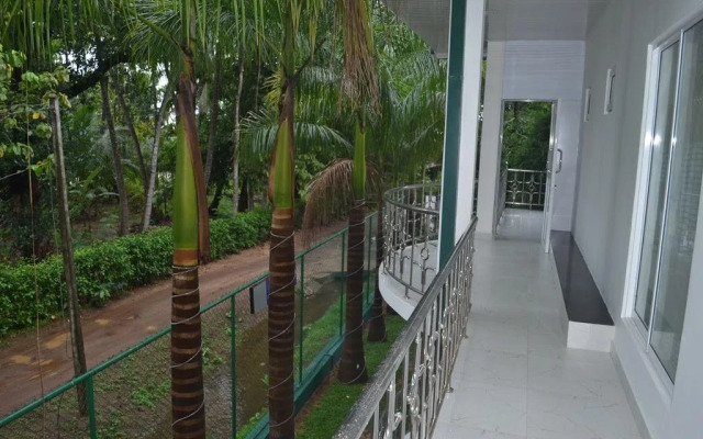 White Palace & Nice Place