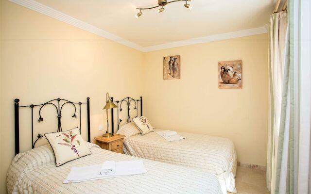 Elviria 3 bed apartment close to beach JP4D