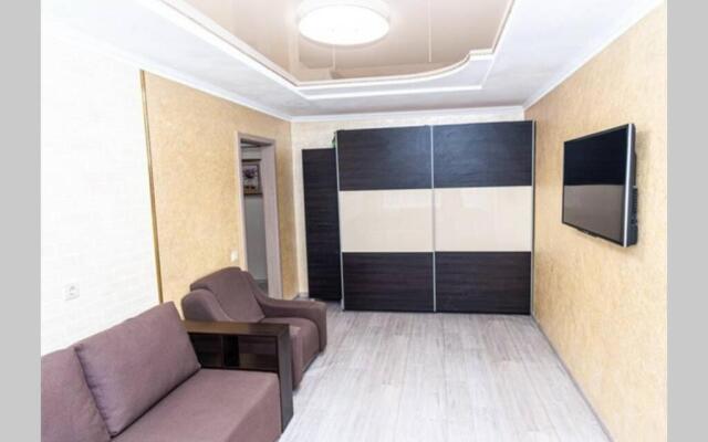 Тараскова 16, Люкс, ЮЗР