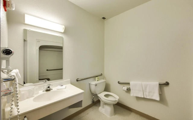 Motel 6 Toronto Brampton