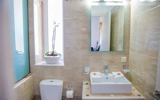 G&K Stone Suites