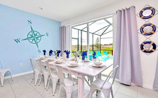 16-guest Lakefront Home w Pool-cinema-games