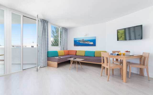 Loft studio with shared pool, near the beach