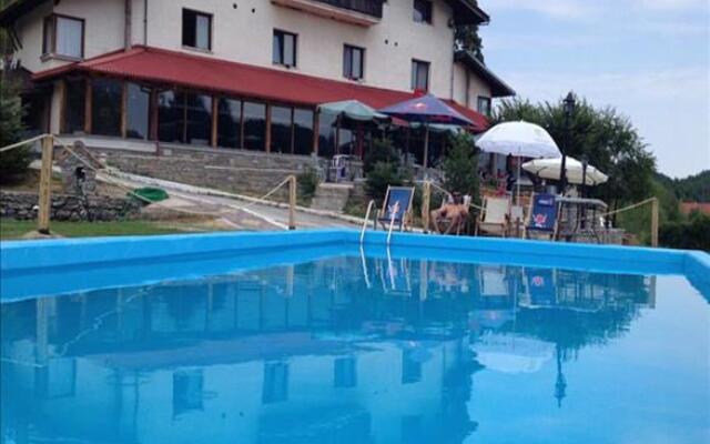 Naousa Natura Mountain Sports Hotel