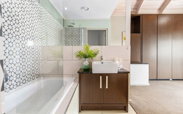 Manhattan Wharfside 301