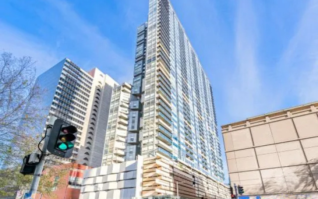 lvl42 2B APT with Free Parking in CBD