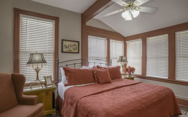 Victorian House Bed & Breakfast