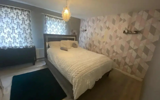 Stunning Apartment In Smethwick, West Midlands