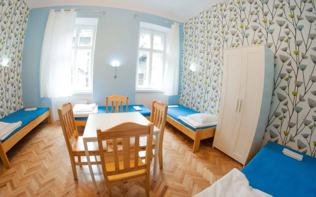 Dizzy Daisy Hostel