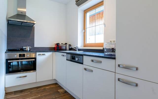 Luxury Chalet in Obertraun With Pool