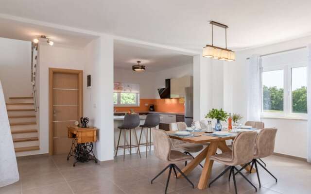 Villa Lena Comfortable Holiday Residence