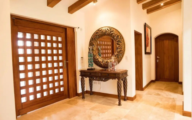 Luxury Guayllabamba House Gym Jacuzzi Parking Pool Wifi