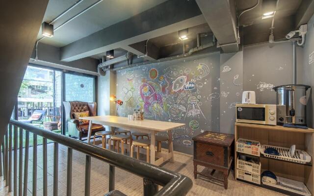 Sloth Hostel Don Mueang