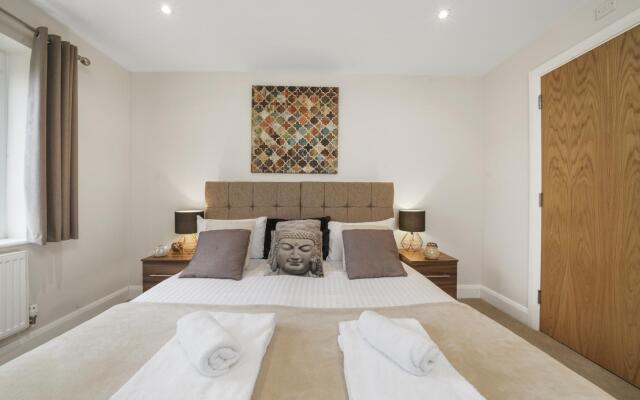 London Heathrow Living Serviced Apartments- Apt 10