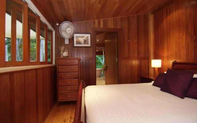 Port Douglas Valley Retreat – Guest Rooms – Mowbray