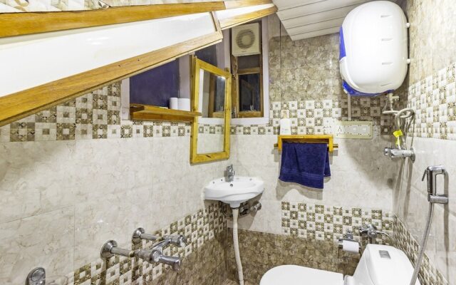 GuestHouser 1 BR Bed & Breakfast 83ac