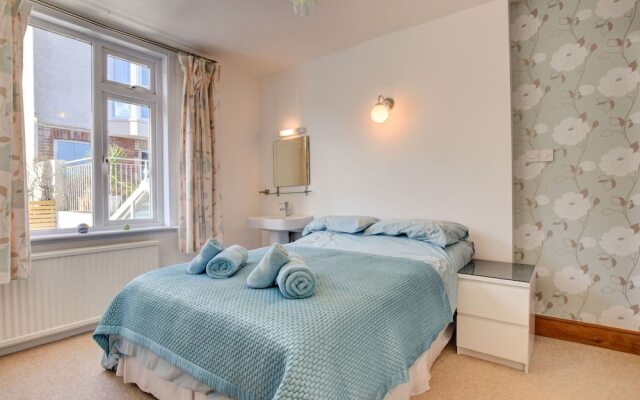 Quaint Apartment in Dartmouth With Private Garden