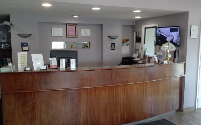 Westwoods Inn & Suites