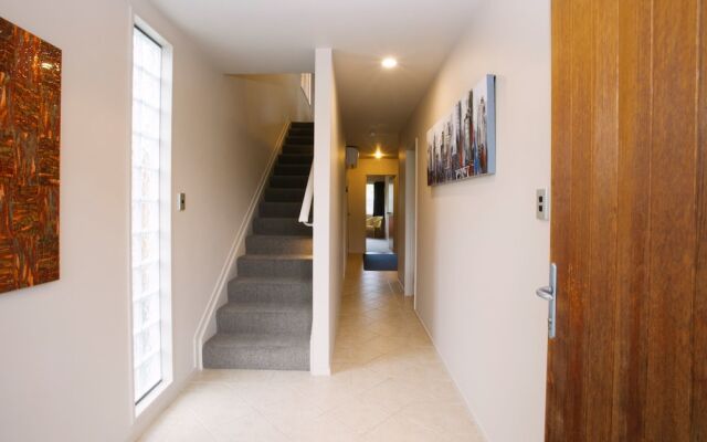Meadowbrook Place
